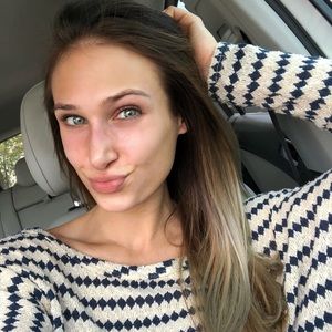 💖 MEET YOUR POSHER 💖